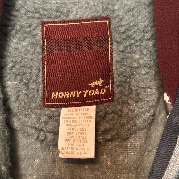 Women's Medium Horny Toad Green and Maroon fleece vest with zipper - Picture 4 of 4